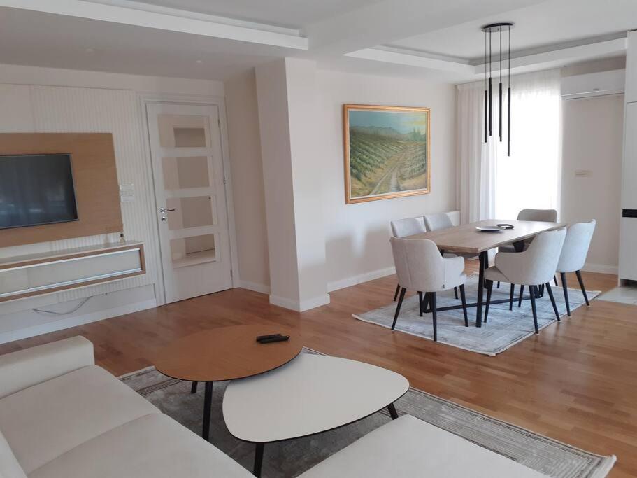 Brand New Lux Apartment Szkopje Kültér fotó